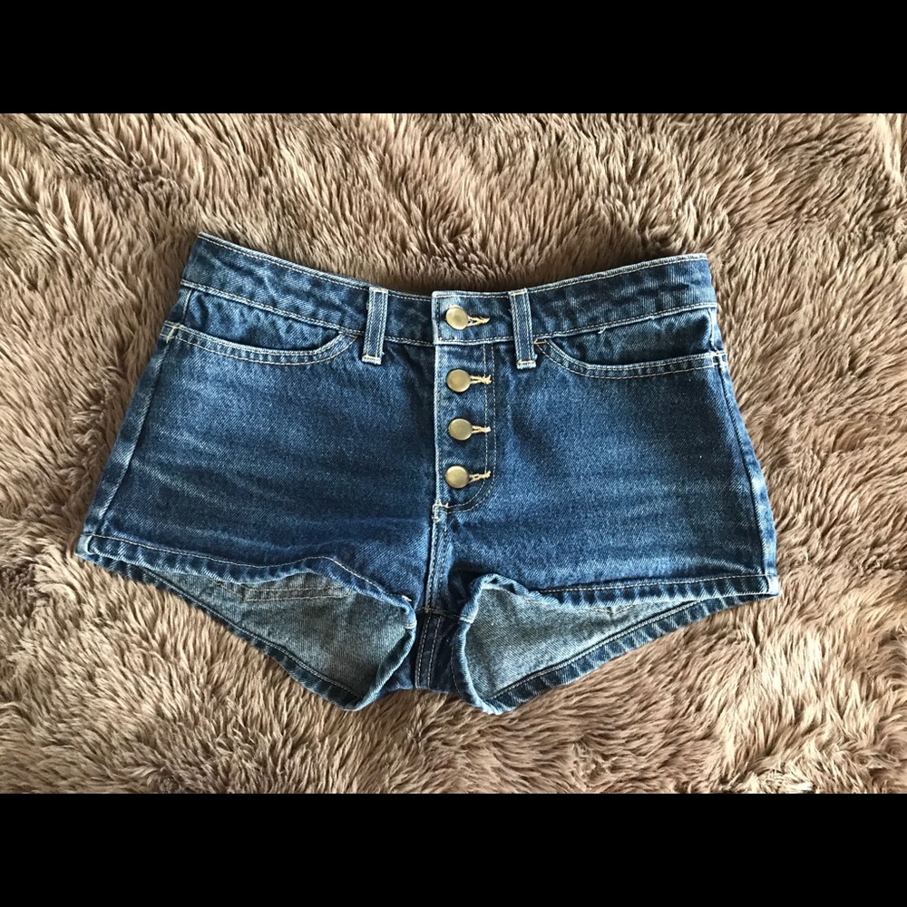 Highwaisted jean shorts